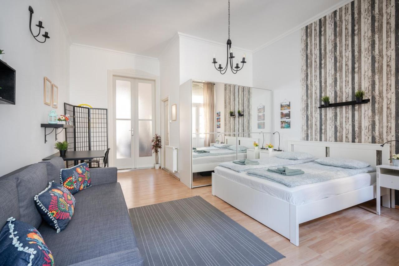 K10 - Kazinczy Street Heritage Suite - Best Location By Bqa بودابست المظهر الخارجي الصورة