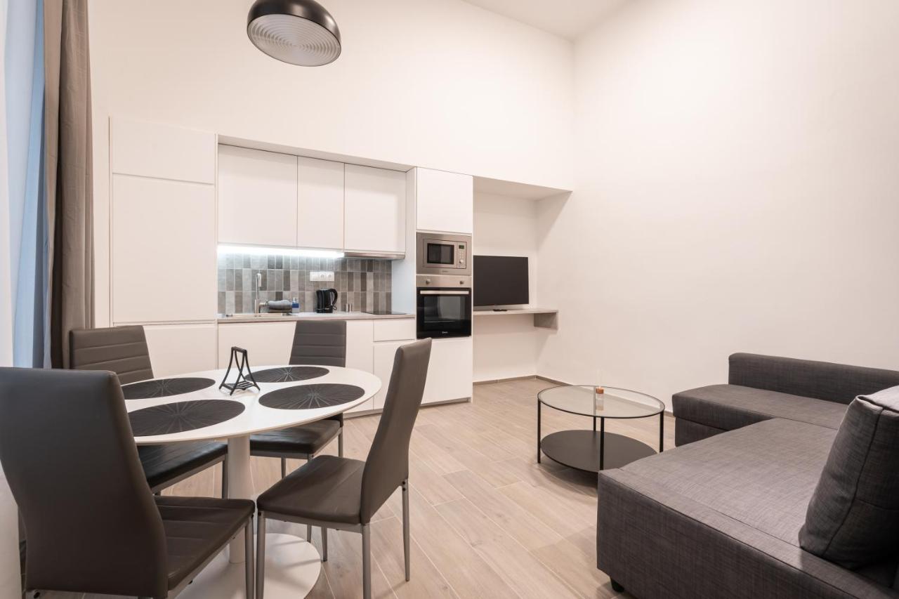 K10 - Kazinczy Street Heritage Suite - Best Location By Bqa بودابست المظهر الخارجي الصورة