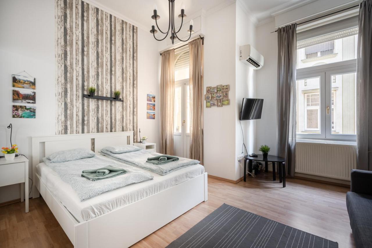 K10 - Kazinczy Street Heritage Suite - Best Location By Bqa بودابست المظهر الخارجي الصورة