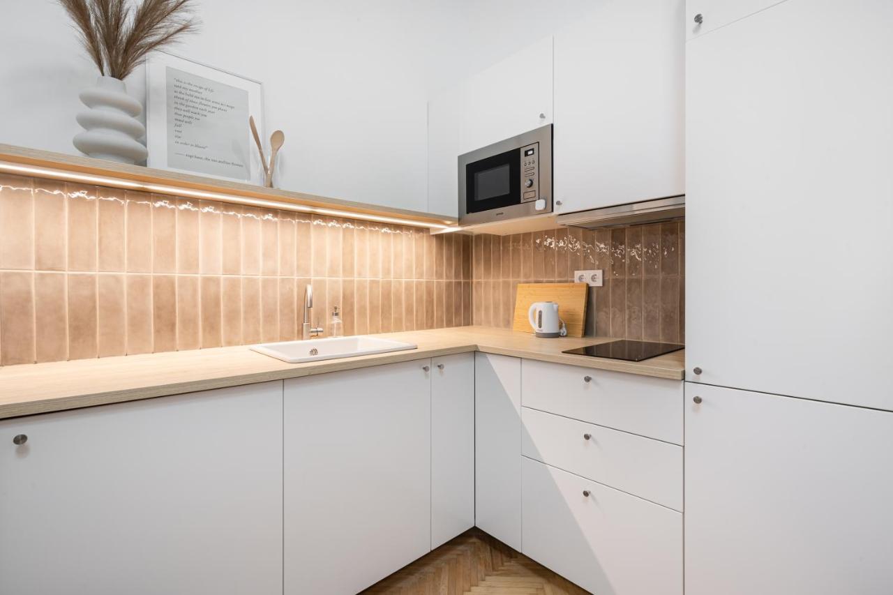 K10 - Kazinczy Street Heritage Suite - Best Location By Bqa بودابست المظهر الخارجي الصورة