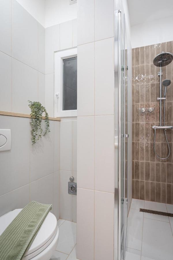 K10 - Kazinczy Street Heritage Suite - Best Location By Bqa بودابست المظهر الخارجي الصورة